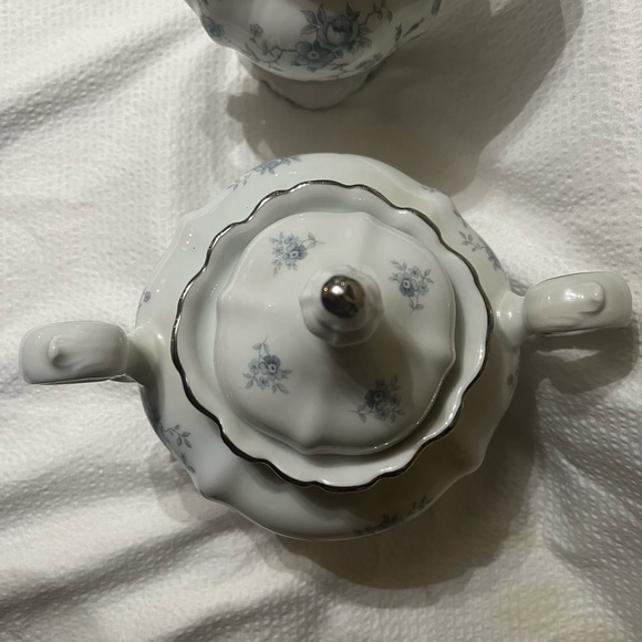 Johann Haviland Blue Garland Cream and Sugar Set - Picture 7 of 10